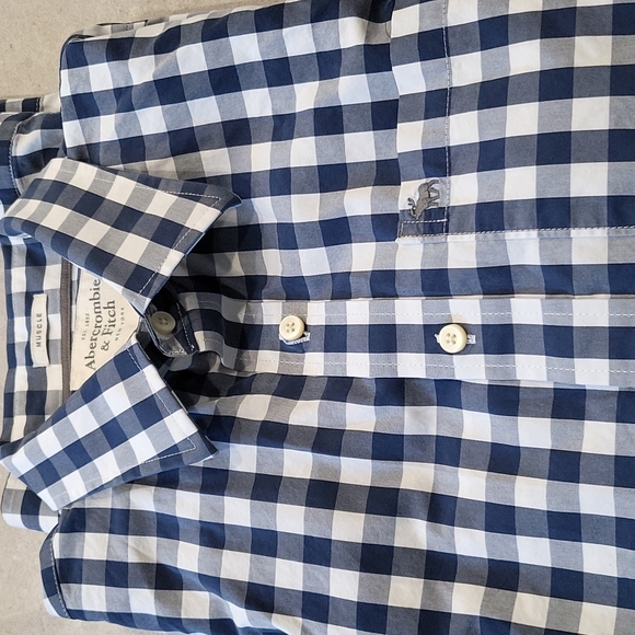 Men's shirts - Picture 2 of 2